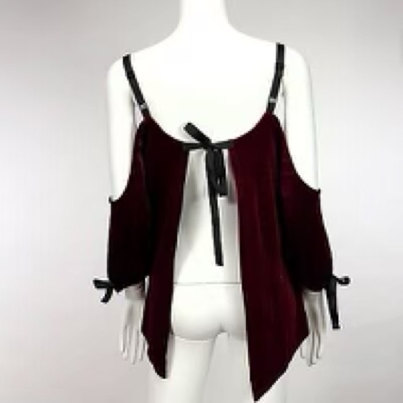 #19…$155. Romeo and Juliet Couture Burgundy Velvet Cold Shoulder Open Back - Picture 4 of 8